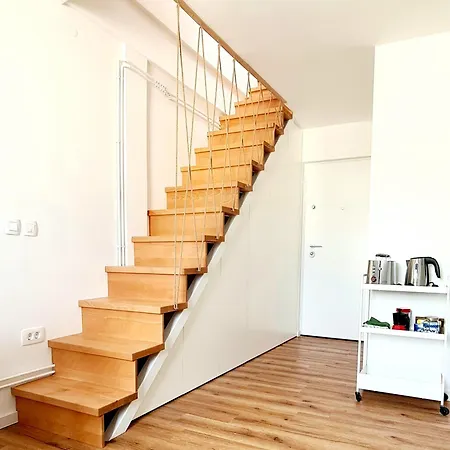 Little Plaza Duplex Apartment *
