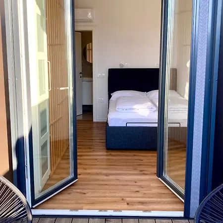 Little Plaza Duplex Любляна