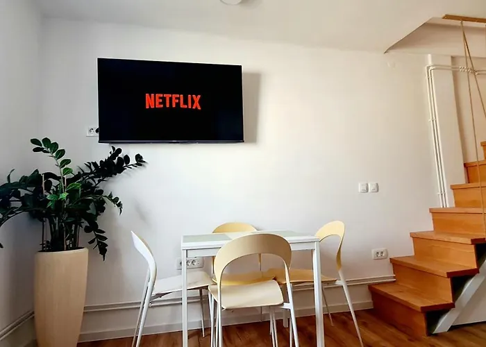 Little Plaza Duplex شقة *